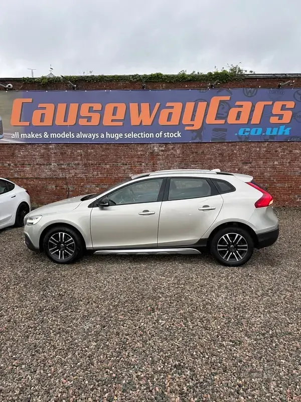 Used Volvo V40 Plus 2018 Gold Hatchback