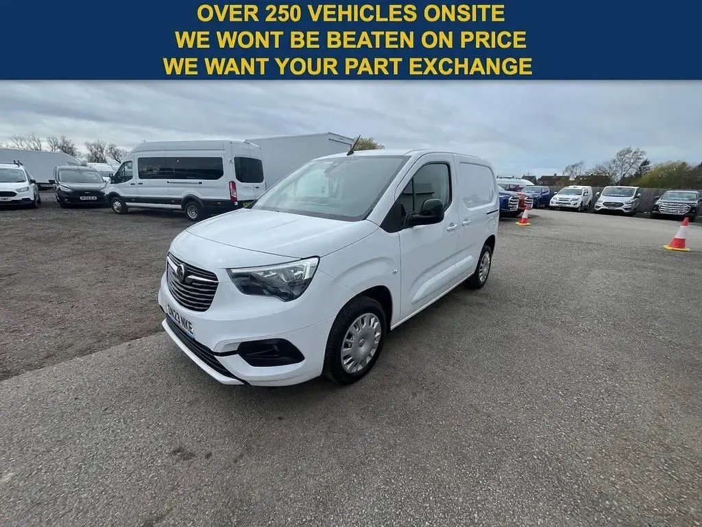 Used Vauxhall Combo S 100 HP (73 kW) 2023 White MPV