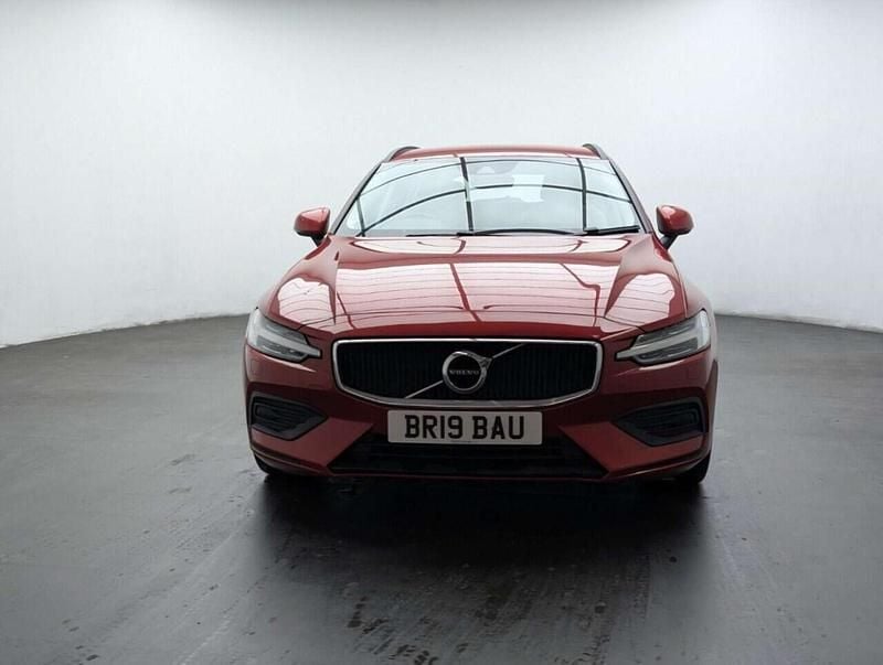 Used Volvo V60 Momentum 250 HP (183 kW) 2019 Red Estate