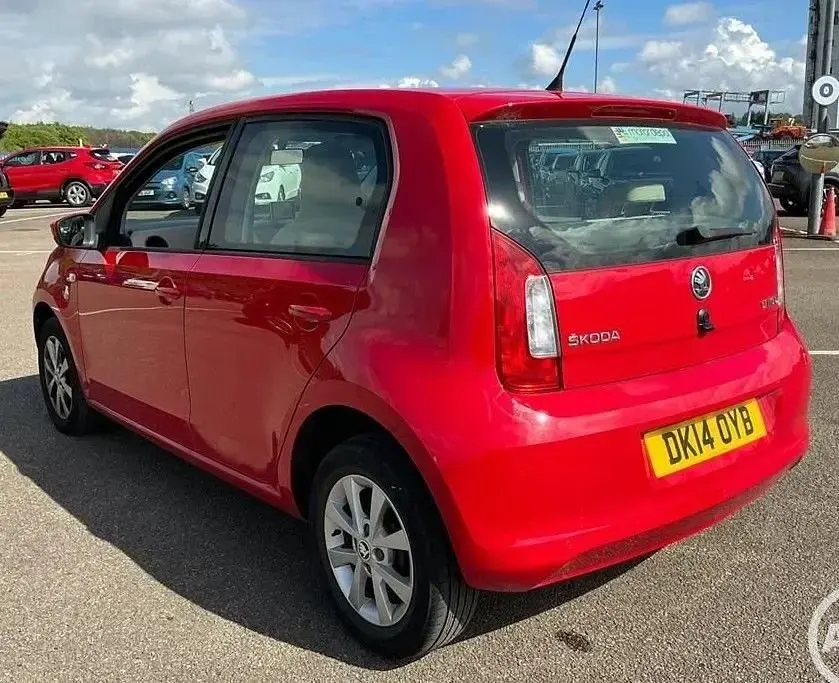 Usado Skoda Citigo Elegance 75 CV (55 kW) 2014 Rojo Utilitario