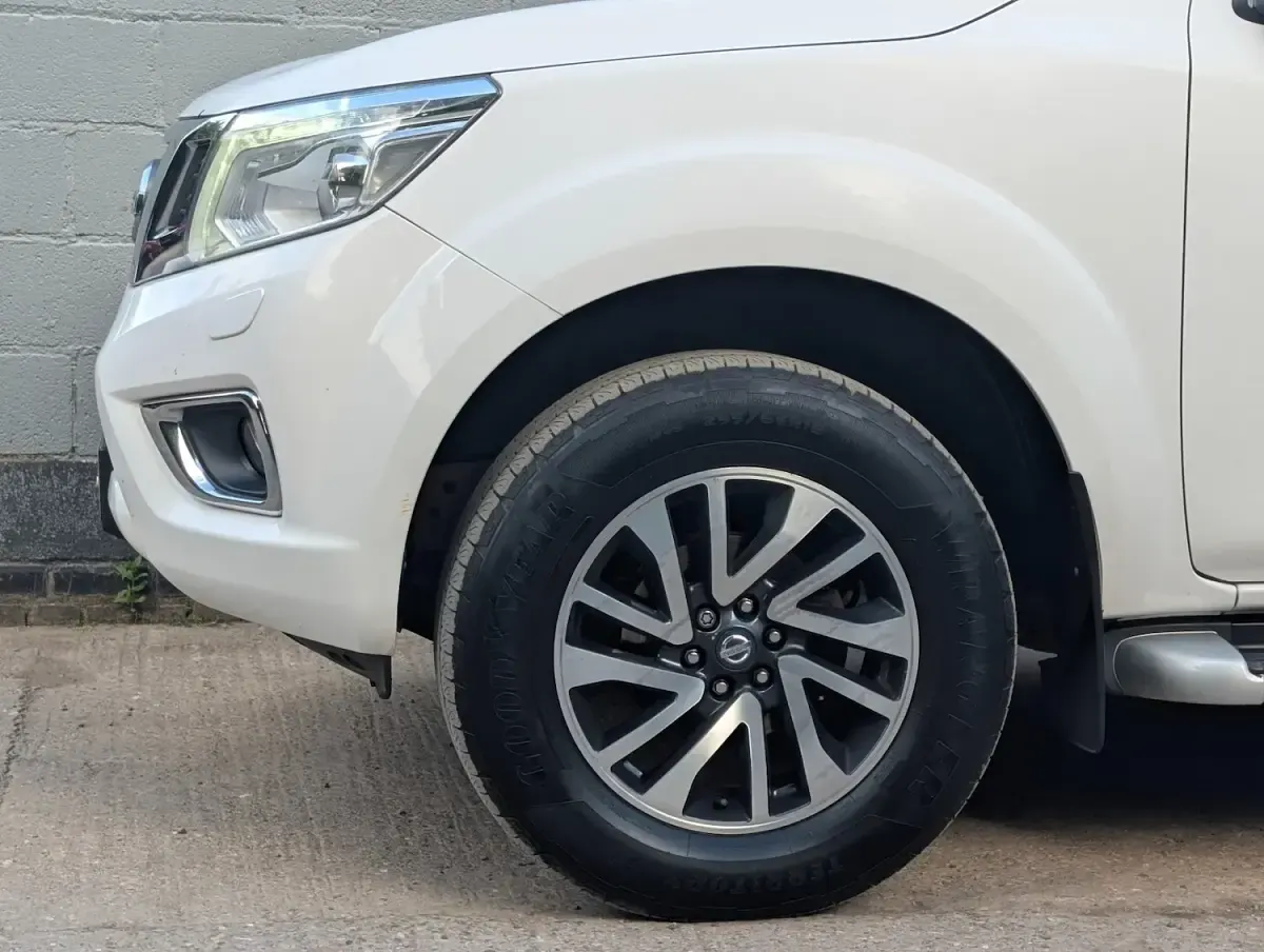 Used Nissan Navara Tekna 2017 White Pickup