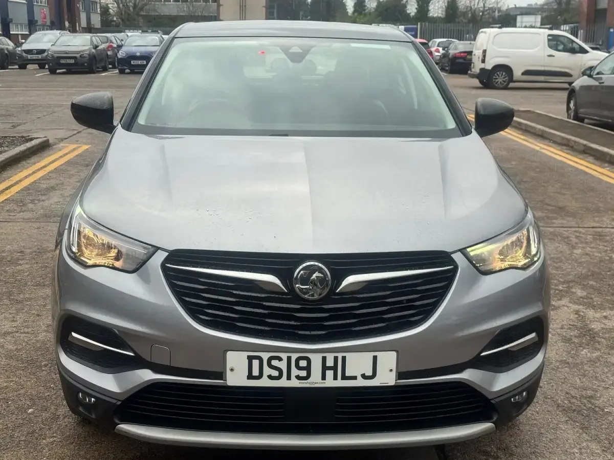 Second-hand Vauxhall Grandland X Sport 130 CP (95 kW) 2019 Gri SUV