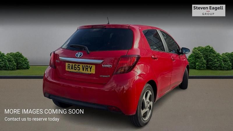 Used Toyota Yaris Hybrid 2016 Red Hatchback