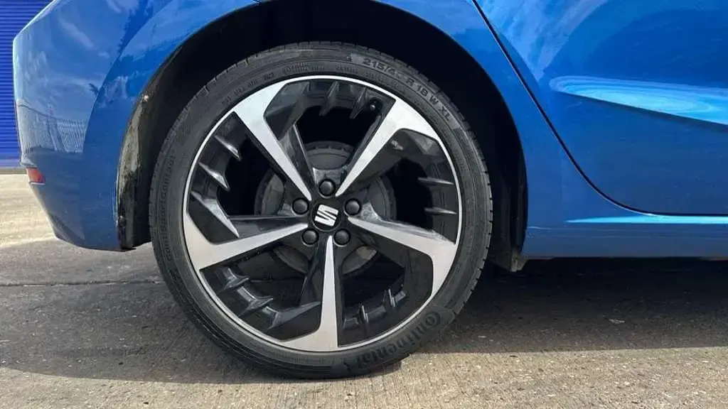 Used Seat Ibiza FR Sport 95 HP (69 kW) 2024 Blue Hatchback