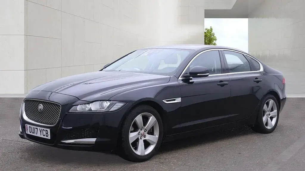 Used Jaguar XF Portfolio 180 HP (132 kW) 2017 Black Sedan