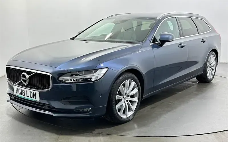 Used Volvo V90 Momentum 190 HP (139 kW) 2018 Blue Estate