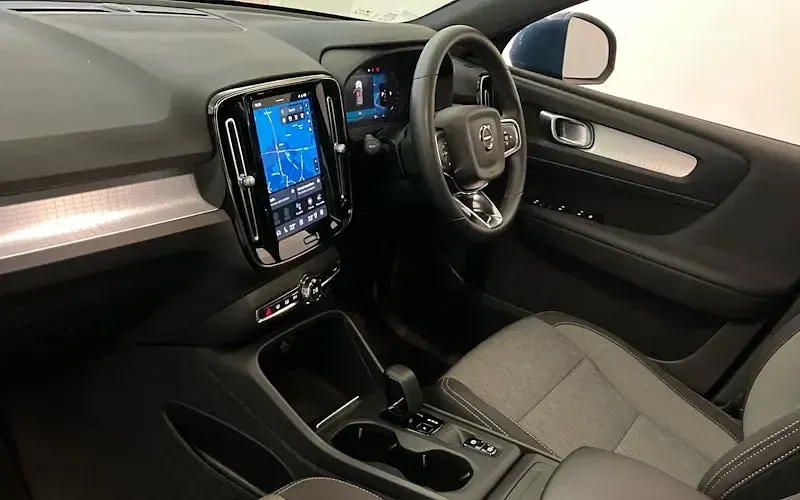 Used Volvo XC40 Core 163 HP (119 kW) 2026 SUV