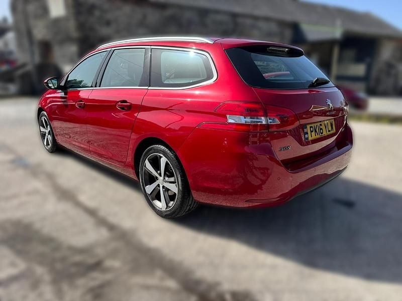 Używany Peugeot 308 Allure 2016 Czerwony Kombi