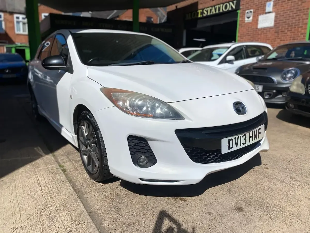 Used Mazda 3 Edition 105 HP (77 kW) 2013 White Hatchback