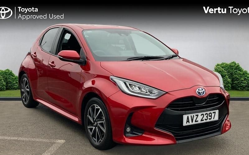 Used 2025 Toyota Yaris Hybrid Design Hatchback | £16,592 (Super price) - Image 1/4