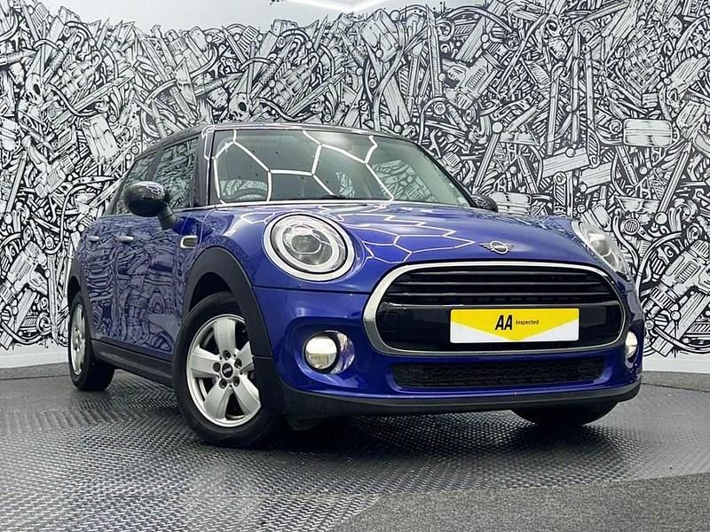 Used Mini Cooper Classic 136 HP (100 kW) 2018 Blue Hatchback