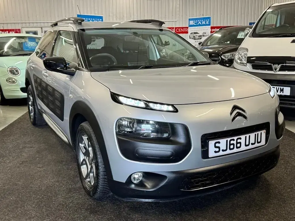 Used Citroën C4 Cactus Feel 100 HP (73 kW) 2016 Silver Hatchback