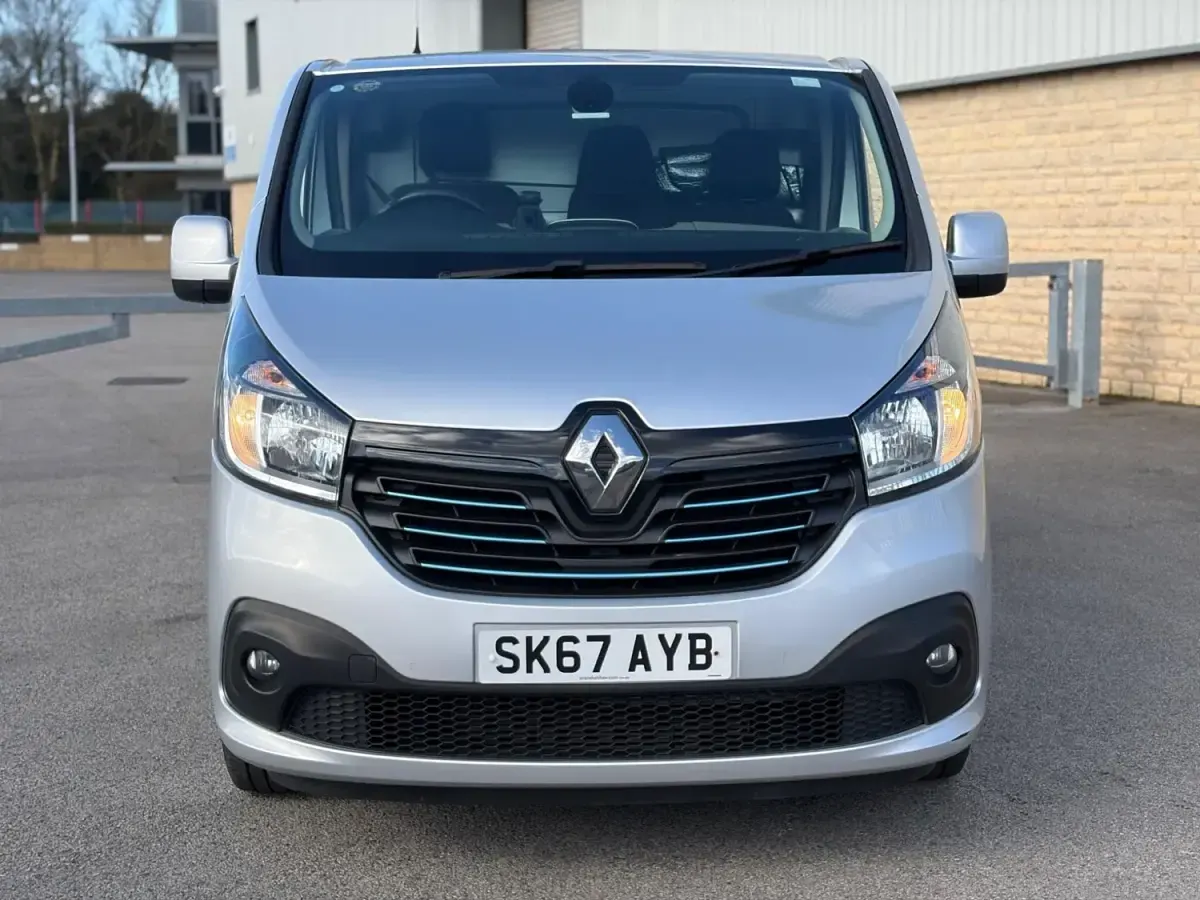 Usado Renault Trafic 2017 Prateado Monovolume