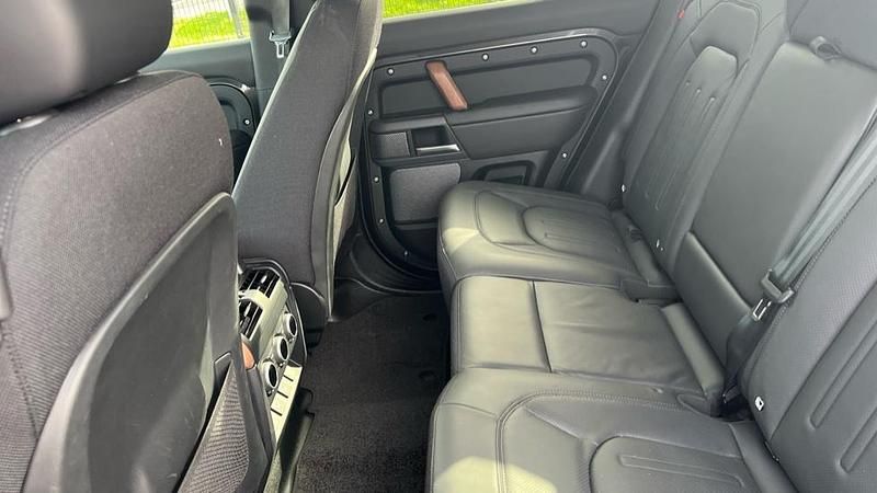 Używany Land Rover Defender 404 KM (297 kW) 2024 Szary SUV