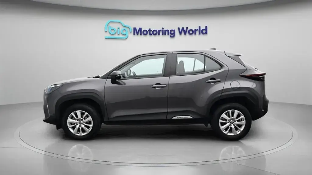 Used Toyota Yaris Cross 116 HP (85 kW) 2024 Grey SUV