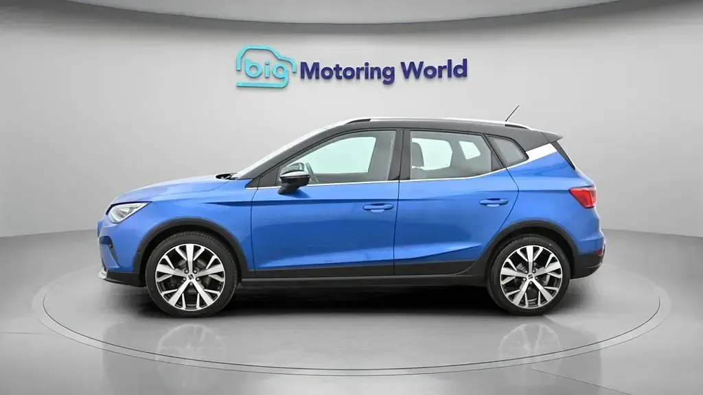 Usado Seat Arona Xperience Lux 110 HP (80 kW) 2023 Azul SUV