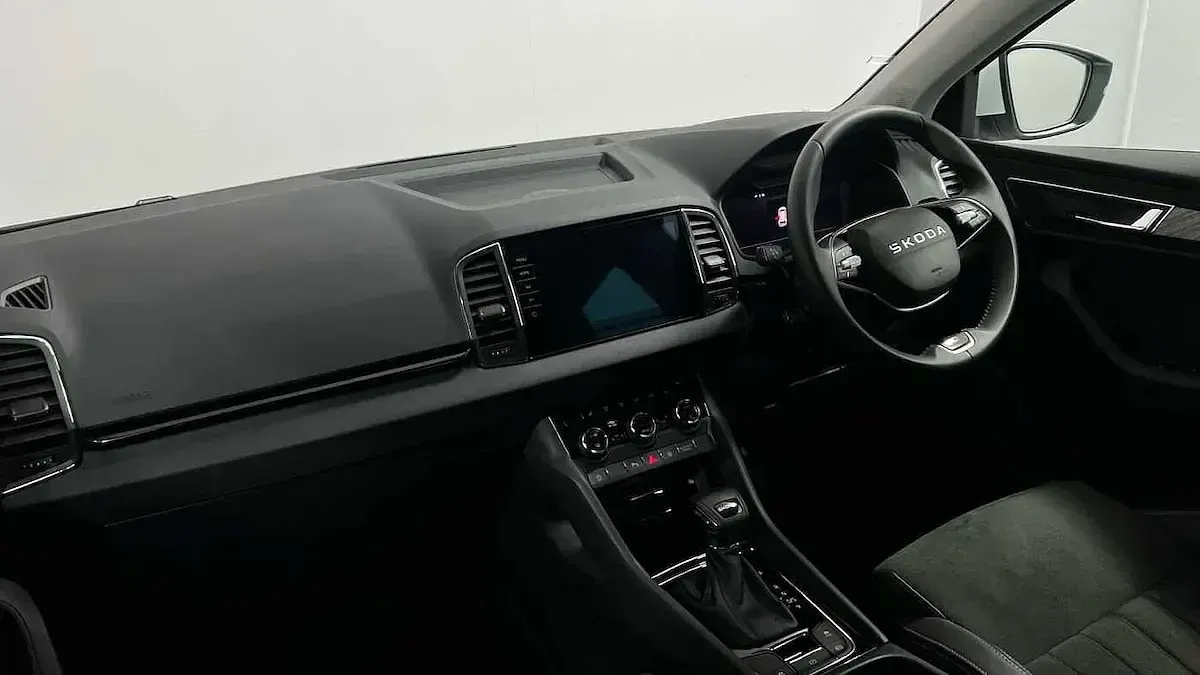 Gebraucht Skoda Karoq SE L 150 PS (110 kW) 2025 Weiß SUV