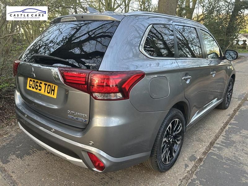 Used Mitsubishi Outlander P-HEV 200 HP (147 kW) 2016 Grey Estate