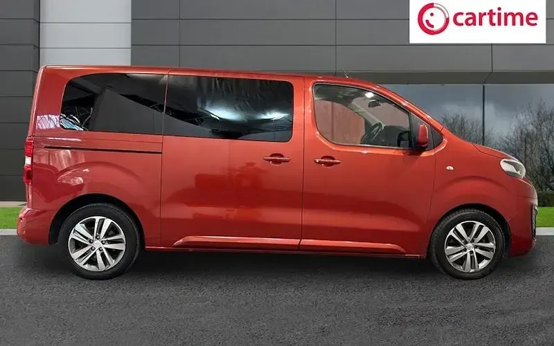 Used Peugeot Traveller Allure 150 HP (110 kW) 2019 Red MPV