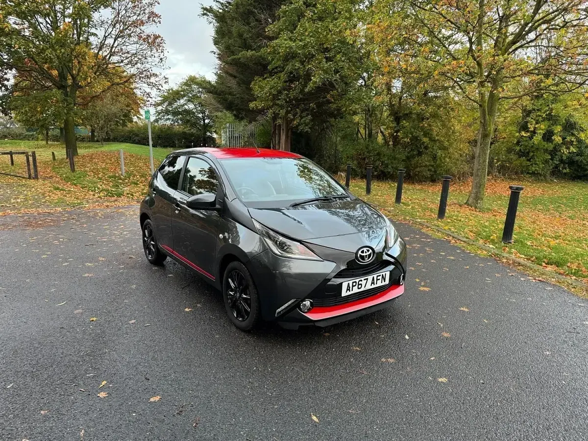 Used Toyota Aygo x-press 2018 Grey Hatchback