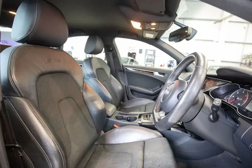 Używany Audi A4 Black Edition 150 KM (110 kW) 2014 Biały Sedan/Limuzyna