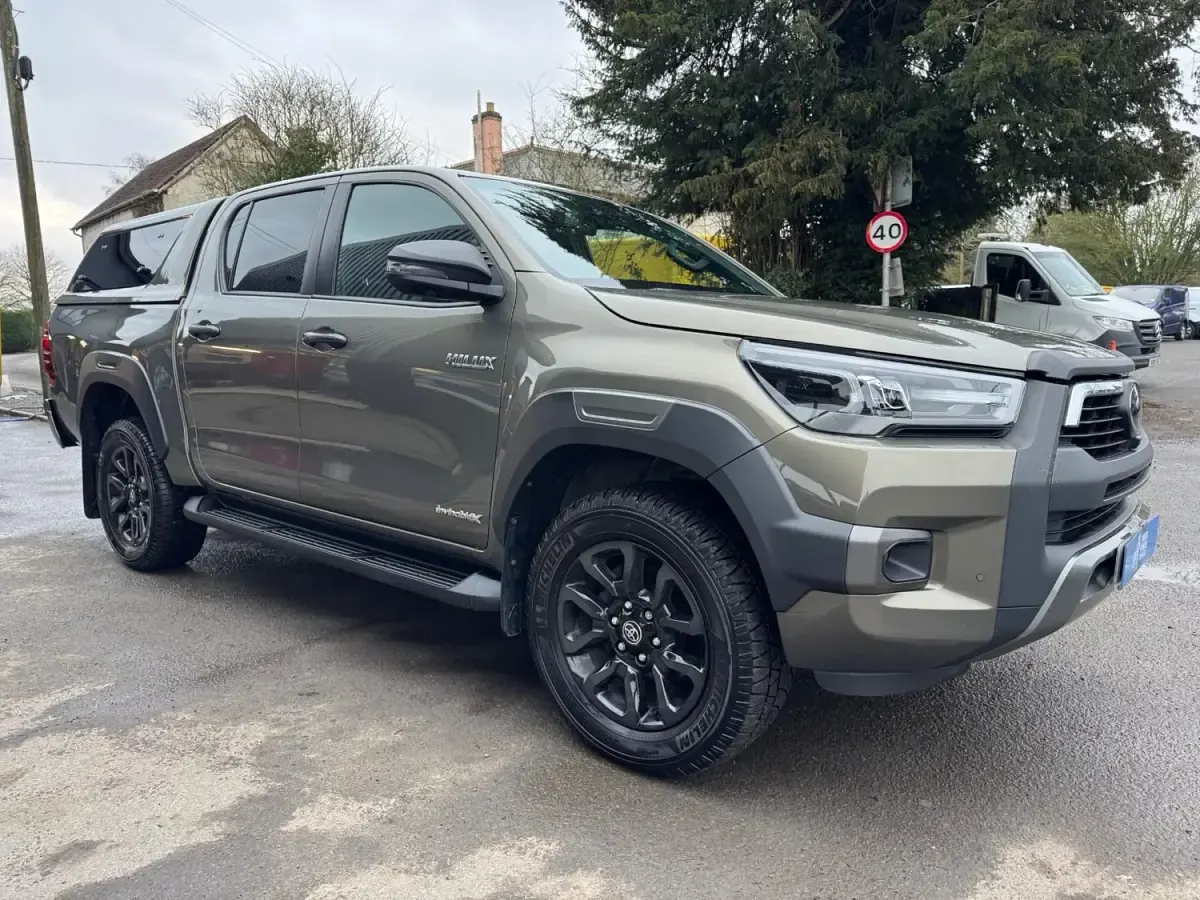 Begagnad Toyota HiLux 2022 Brun Pickup