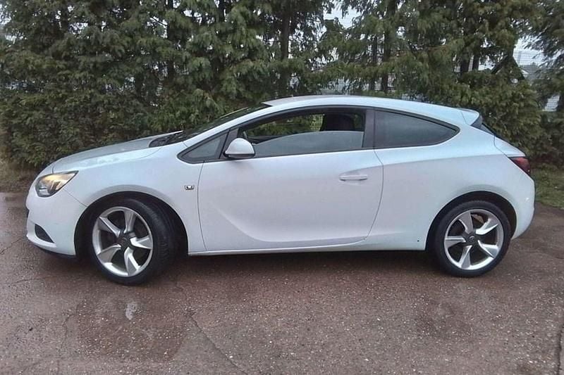 Used 2013 Vauxhall Astra GTC Sport Coupe | £3,199 (Good price) - Image 1/1
