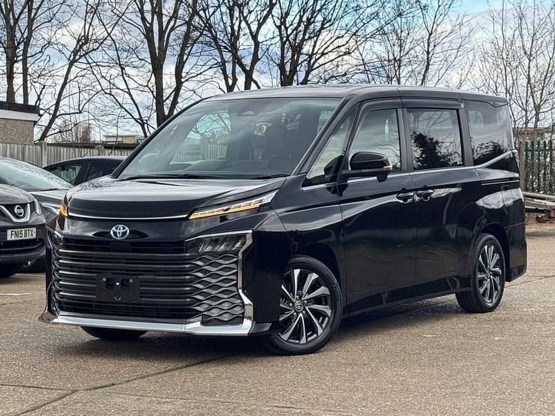 New Toyota Voxy 2025 Black/black MPV