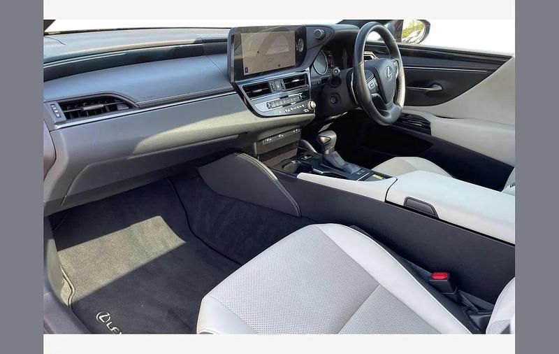 Used Lexus ES300H 214 HP (157 kW) 2023 Red Sedan