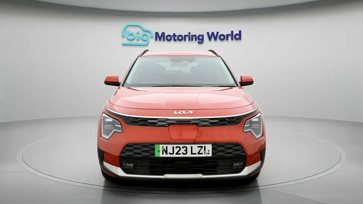 Used Kia e-Niro 147 kW (201 HP) 2023 Orange SUV