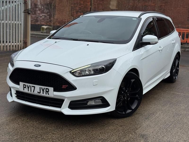 Used Ford Focus ST 185 HP (136 kW) 2017 White Estate