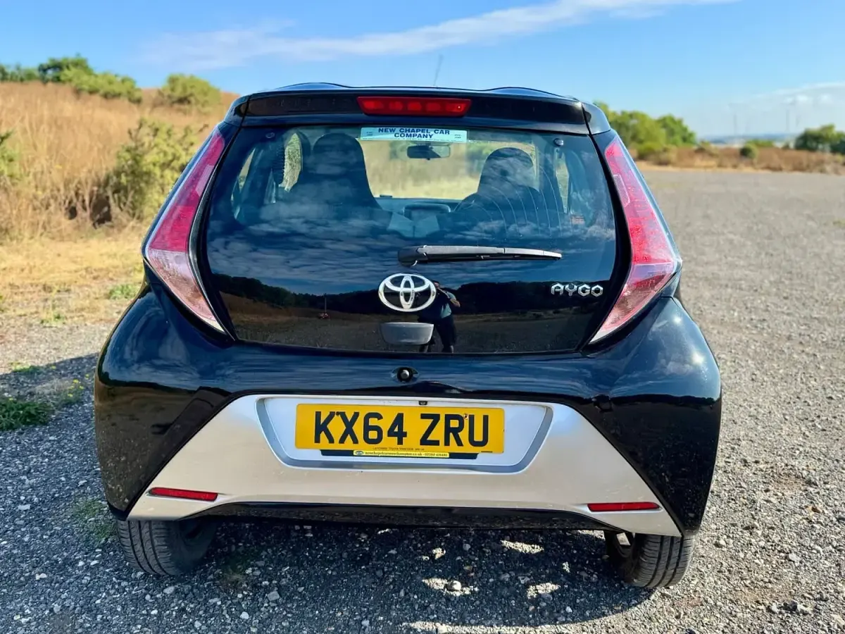 Used Toyota Aygo X-clusiv 68 HP (50 kW) 2014 Black Hatchback