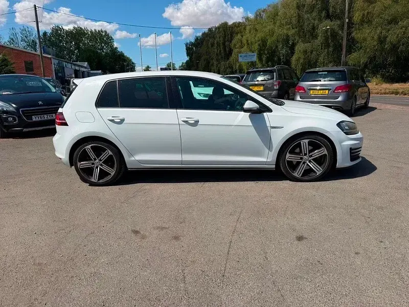 Used VW Golf VII GTD 2015 White Hatchback