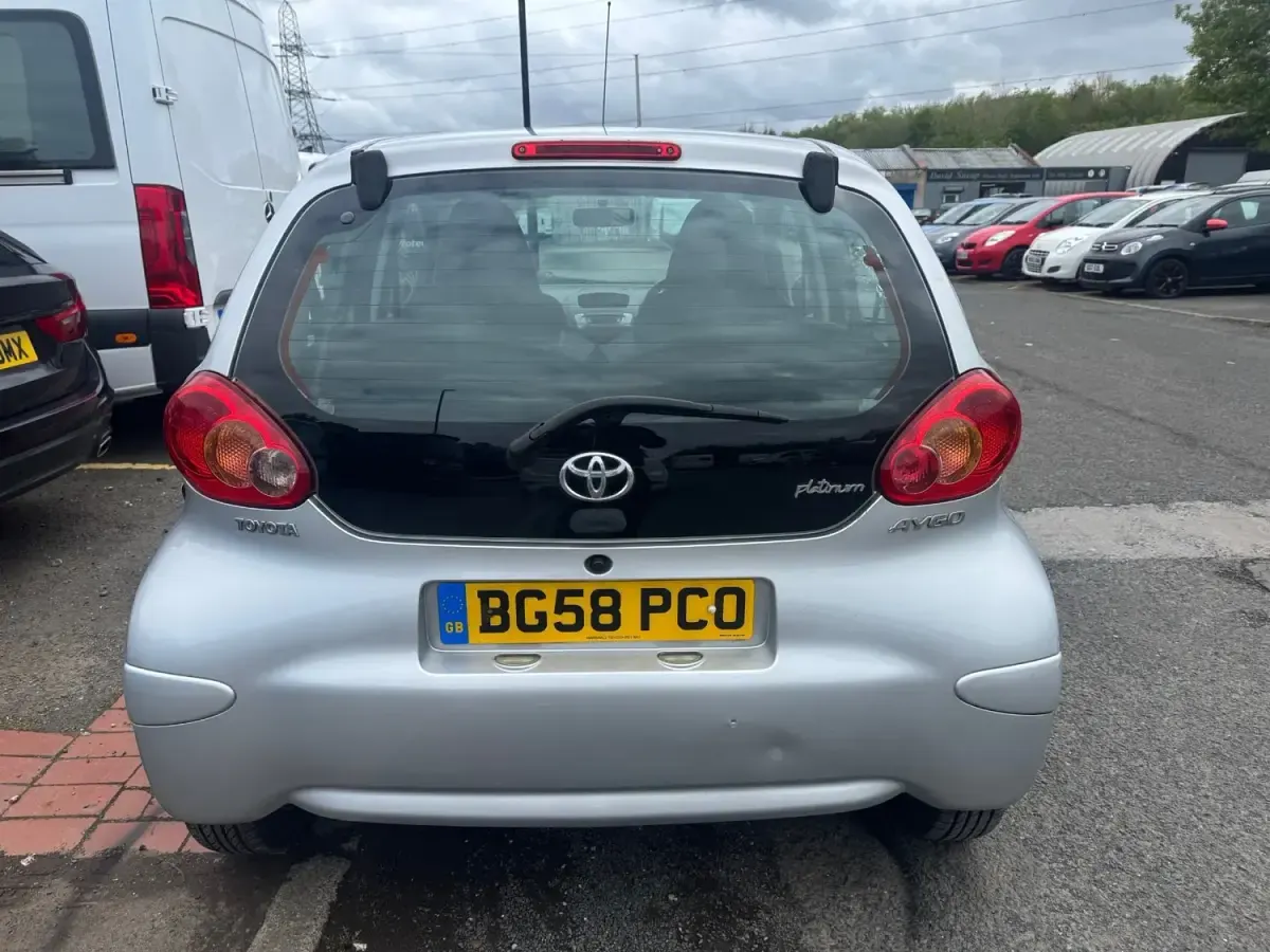 Usado Toyota Aygo Platinum 67 HP (49 kW) 2008 Prateado Citadino