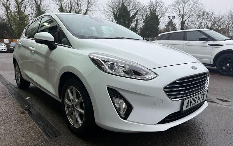 Used Ford Fiesta Zetec 101 HP (74 kW) 2018 White Hatchback