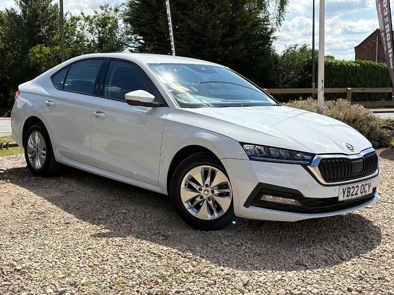 White Used 2022 Skoda Octavia SE Technology Hatchback | £14,399 (Good price) - Image 1/4