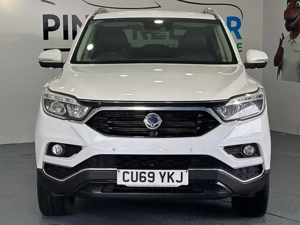 Used SsangYong Rexton 181 HP (133 kW) 2019 White SUV