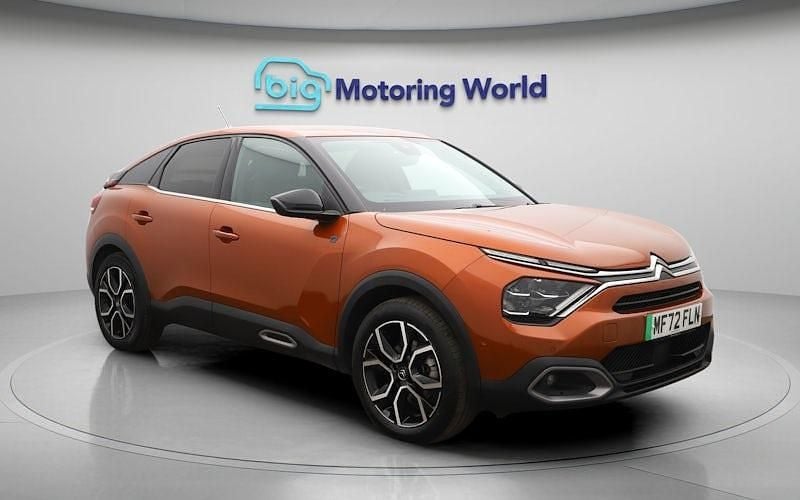 Begagnad Citroën e-C4 Shine 100 kW (136 HK) 2023 Brun Halvkombi