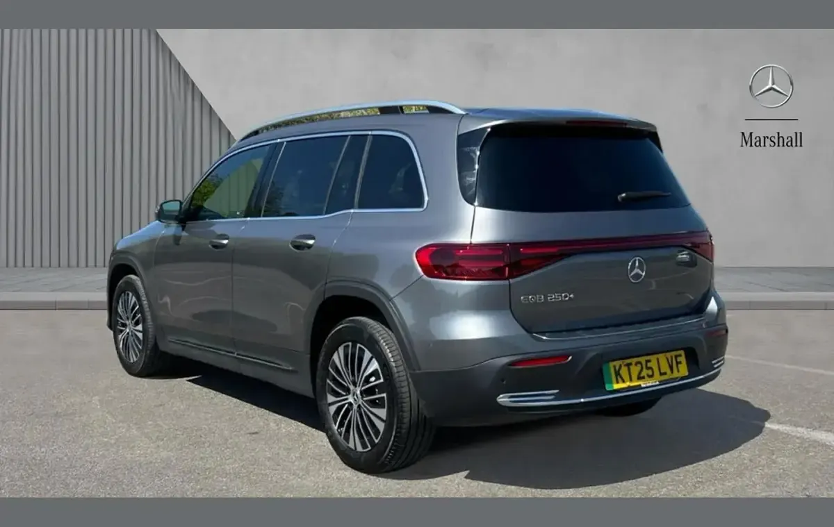 Usado Mercedes EQB250+ Executive 139 kW (190 HP) 2025 Cinzento SUV