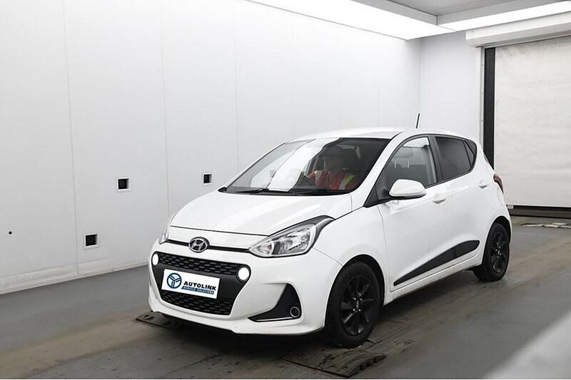 Used Hyundai i10 Premium 66 HP (48 kW) 2019 White Hatchback