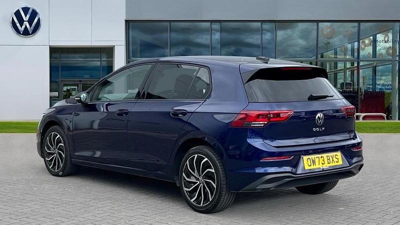 Used VW Golf VIII Life 130 HP (95 kW) 2023 Atlantic blue metallic