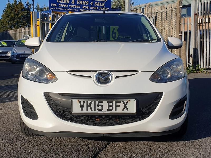 Used Mazda 2 84 HP (61 kW) 2015 White Hatchback