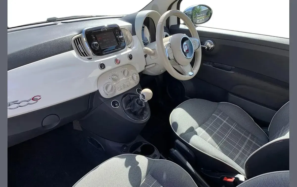 Used Fiat 500 Lounge 105 HP (77 kW) 2016 White Cabriolet