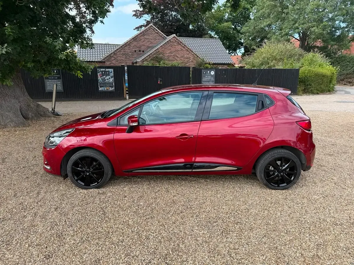 Used Renault Clio Dynamique 2017 Red Hatchback