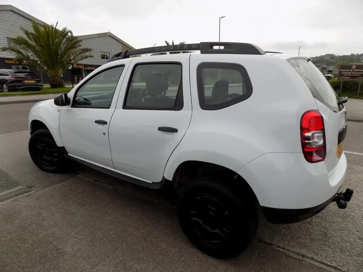 Used Dacia Duster Ambiance 110 HP (80 kW) 2017 White SUV