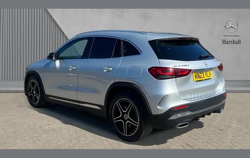 Używany Mercedes GLA220 Executive 190 KM (139 kW) 2023 Srebrny SUV
