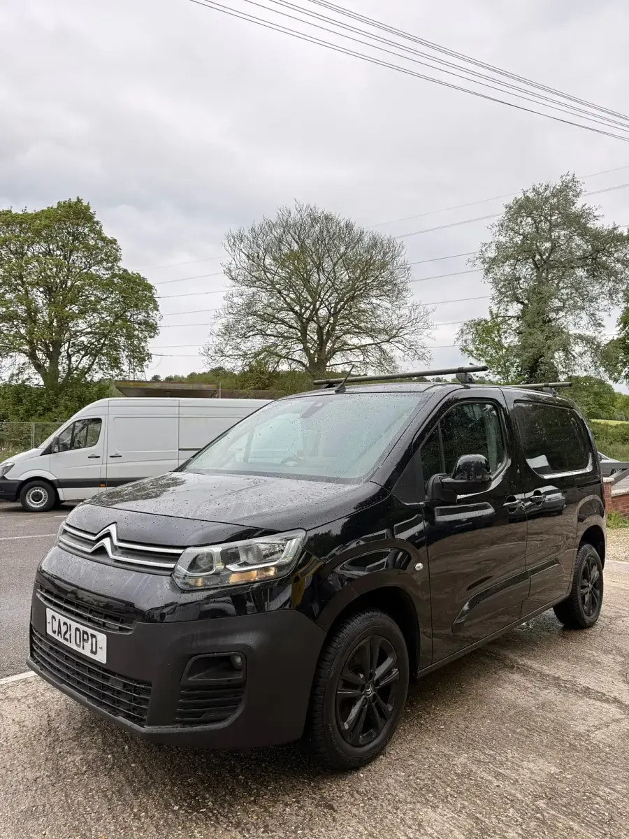 Usado Citroën Berlingo 130 HP (95 kW) 2021 Preto Monovolume