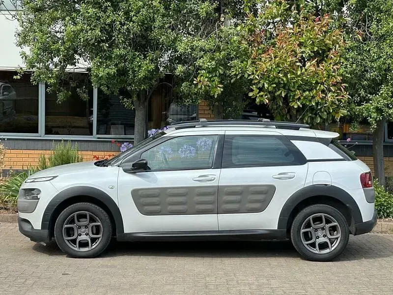 Used Citroën C4 Cactus Feel 100 HP (73 kW) 2014 White Hatchback