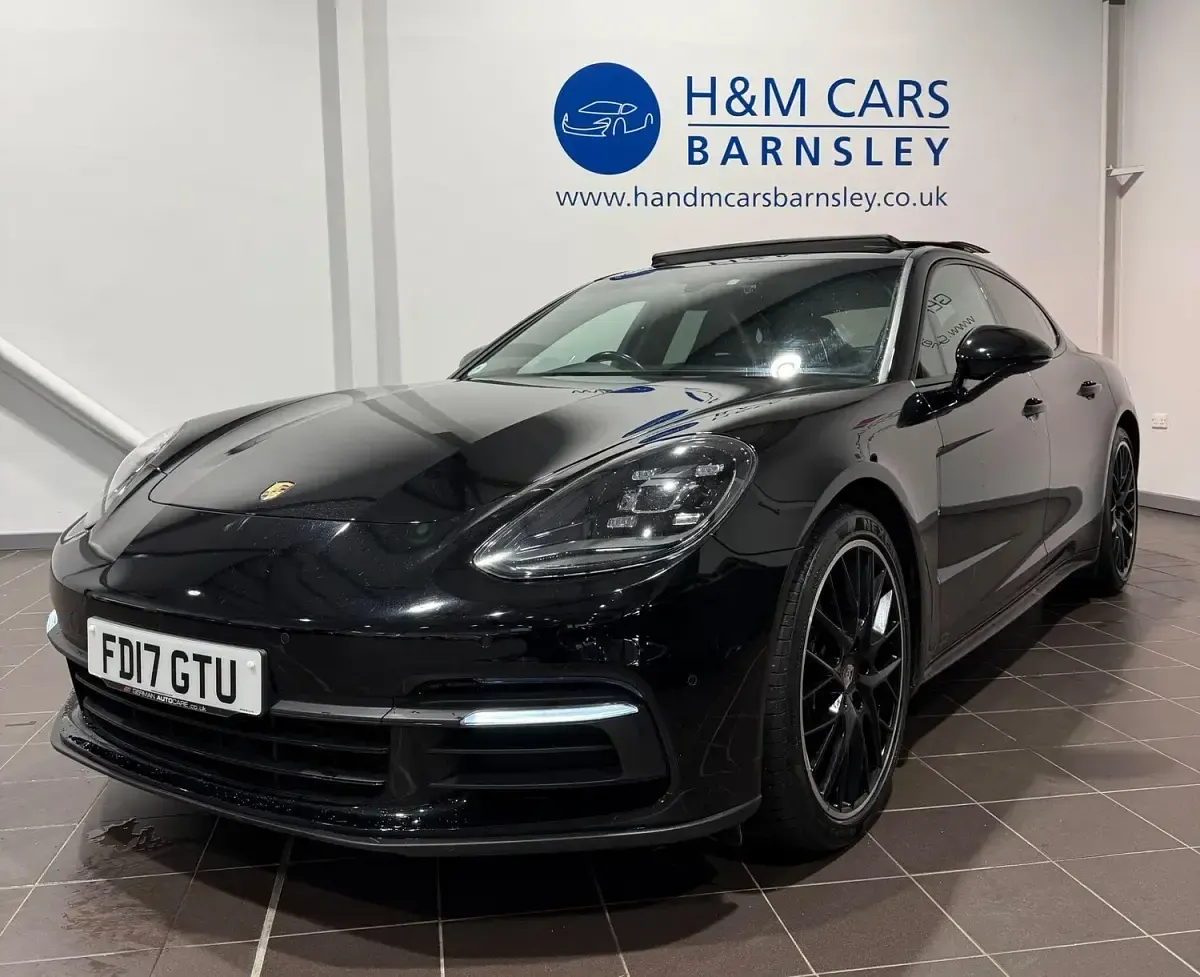 Used Porsche Panamera 330 HP (242 kW) 2017 Black Hatchback