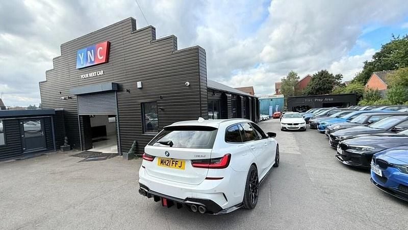 White Used 2021 BMW 318 M Sport Estate | £21,991 (Expensive) - Image 1/4
